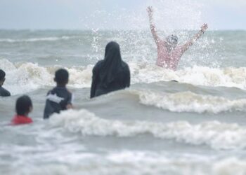 MANDI Safar adalah adat yang diamalkan oleh segelintir masyarakat Melayu dan ia adalah perbuatan bidaah kerana bukan diwarisi daripada Rasulullah SAW. – GAMBAR HIASAN