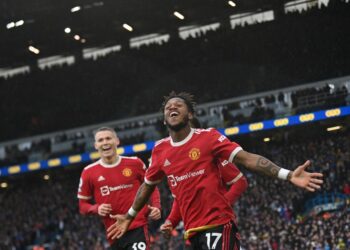 FRED (tengah) meraikan jaringan Manchester United ketika menentang Leeds United dalam aksi Liga Perdana Inggeris di Elland Road, Leeds, England hari ini. - AFP