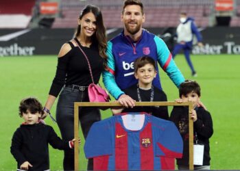 LIONEL Messi tidak akan meninggalkan PSG untuk kembali ke Barcelona biarpun isterinya tidak gembira berada di Paris.