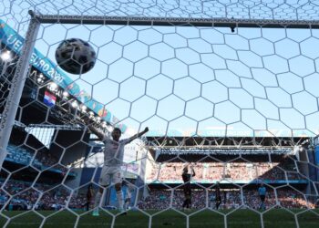 MIKEL Oiarzabal meraikan gol keempat Sepanyol yang dijaringkan Alvaro Morata ketika menentang Croatia di Stadium Parken, Copenhagen hari ini. - AFP