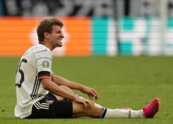 THOMAS Mueller mengalami kecederaan di hujung permainan ketika Jerman menentang Portugal, Ahad lalu. - AFP