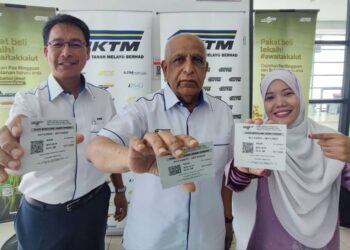 MUSA SHEIKH FADZIR pada majlis pelancaran pas perjalanan mingguan dan bulanan Komuter KTMB Sektor Utara di Bukit Mertajam, Pulau Pinang hari ini.