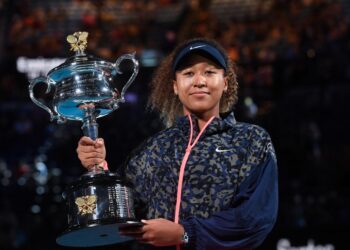 NAOMI Osaka meraikan kejayaan menjuarai Terbuka Australia selepas mengalahkan Jennifer Brady di Melbourne hari ini. - AFP