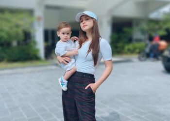 EMMA bersama anakanda sulungnya, Shariq yang kini berusia 11 bulan.