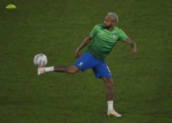 NEYMAR diakui seorang pemain genius kerana kerap mencipta peluang kepada rakan untuk menjaringkan gol. - AFP