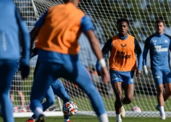 PEMAIN Newcastle United menjalani latihan di Darsley Park semalam dalam persiapan menghadapi Tottenham pada saingan Liga Perdana Inggeris di St. James’ Park malam ini.