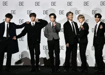 KUMPULAN BTS yang dianggotai Jimin dan RM menjadi kegilaan ramai peminat dunia. - AFP