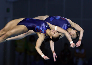 PANDELELA Rinong (kiri) dan Leong Mun Yee gagal meraih pingat dalam 10mplatform seirama.