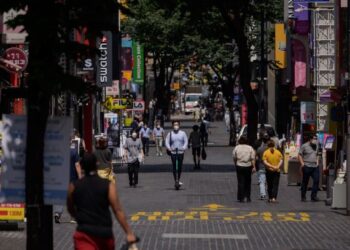 REKOD tertinggi pada hari kedua secara berturut-turut ketika Korea Selatan bergelut menangani gelombang ketiga Covid-19. - AFP