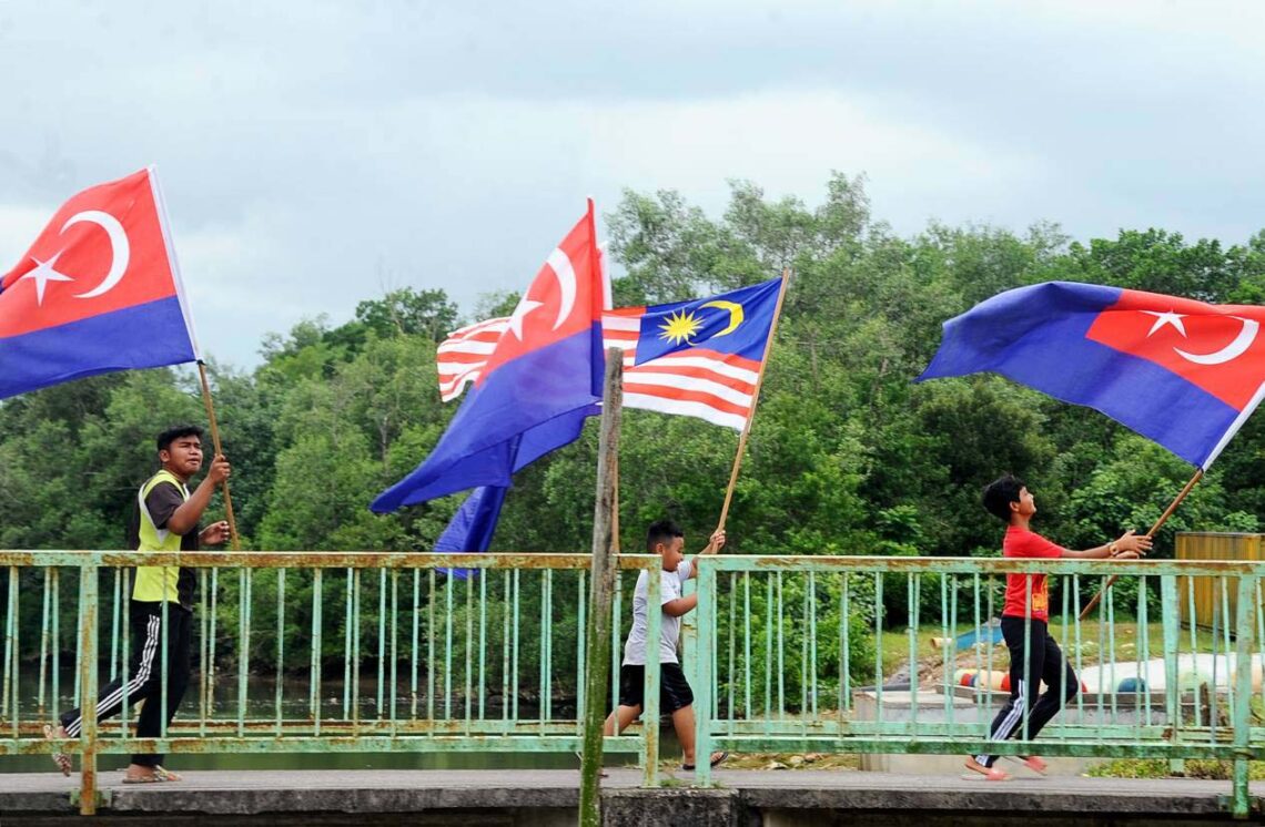 Sana Sini Di Bulan Kemerdekaan - Utusan Malaysia