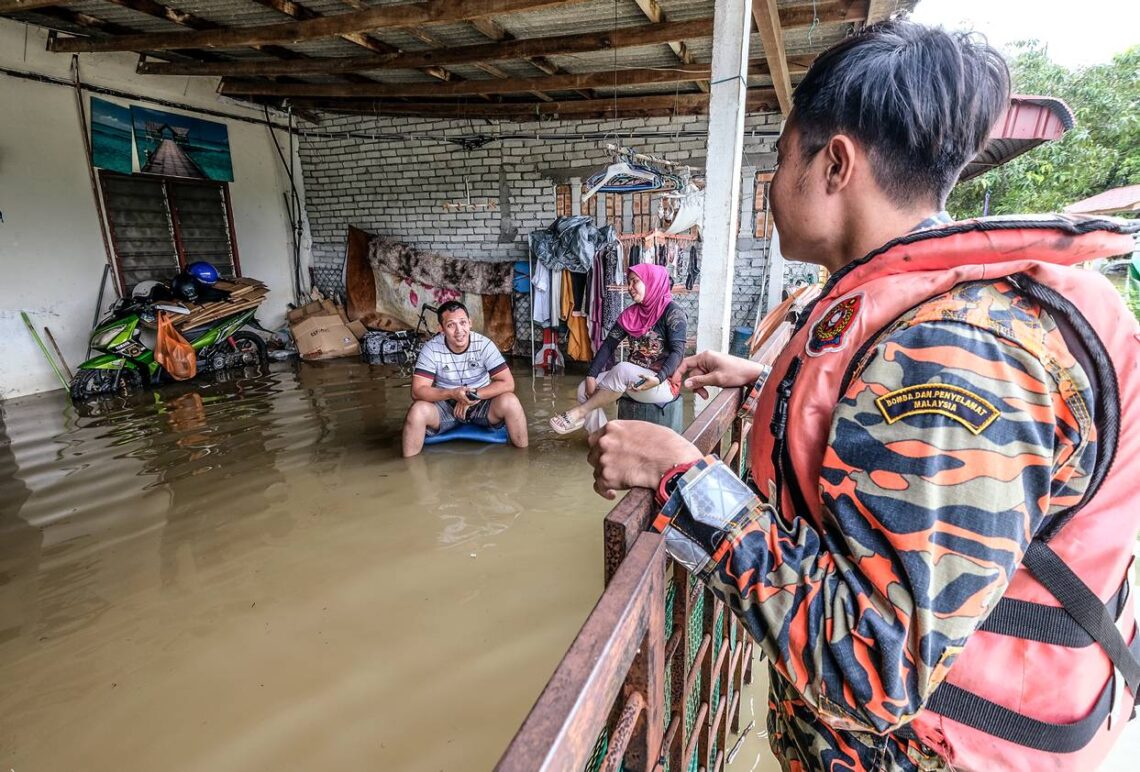 Beberapa kawasan di Klang banjir kilat - Utusan Malaysia