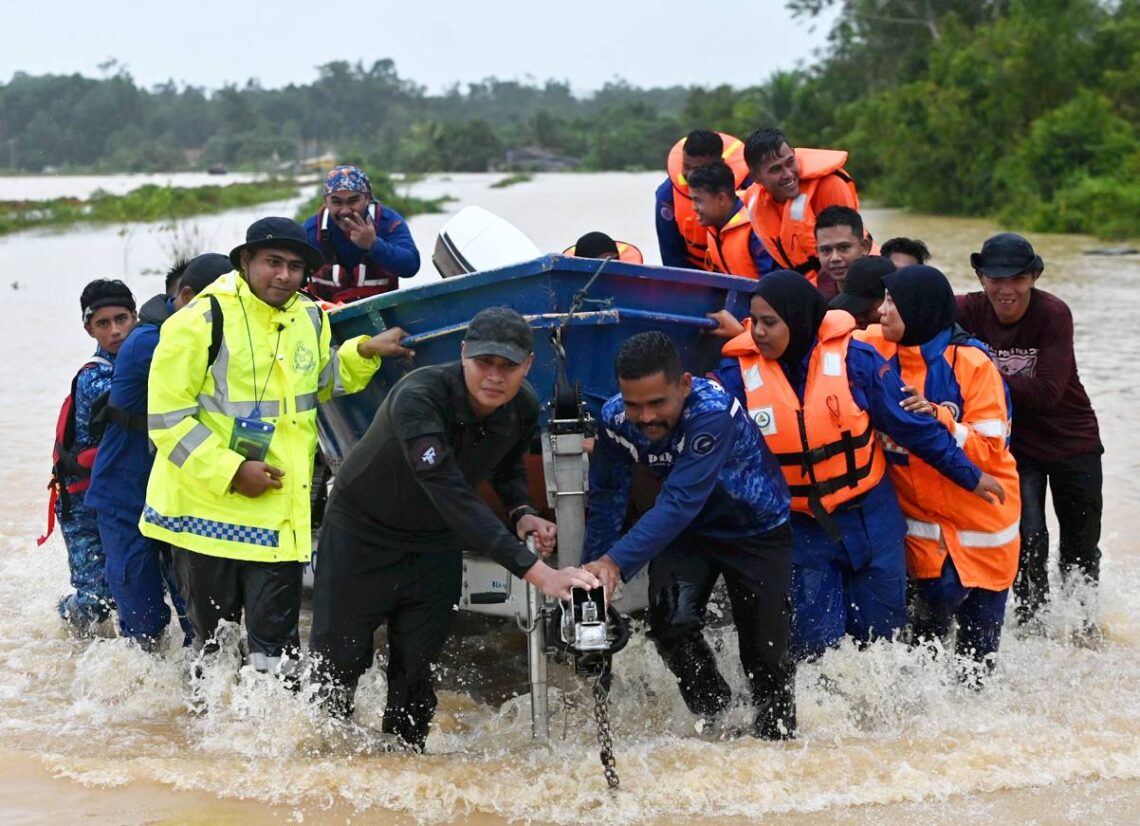 Banjir Besar Di Kelantan Dan Terengganu - Utusan Malaysia