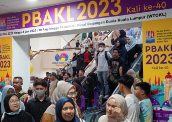 KEPELBAGAIAN demografi dari aspek kaum dan jantina memperlihatkan PBAKL sebagai tempat sosial bermanfaat. – UTUSAN/AMIR KHALID