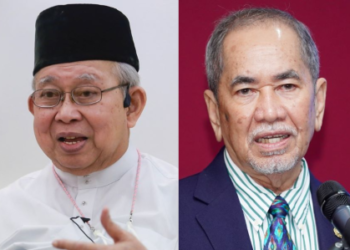 Dari kiri: DR. MAHATHIR MOHAMAD, TENGKU RAZALEIGH HAMZAH, WAN JUNAIDI TUANKU JAAFAR dan MUSTAPA MOHAMED