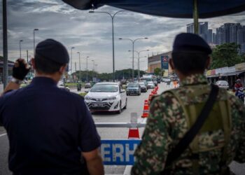 Angkatan Tentera Malaysia dan polis akan melaksanakan total lockdown di seluruh negara mulai 1 Jun ini. – Utusan/SHIDDIEQIIN ZON