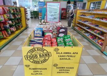 PETRONAS Dagangan Berhad menyediakan bakul Food Bank di stesen minyak terpilih untuk membolehkan
orang ramai menyalurkan sumbangan makanan bagi membantu golongan terjejas akibat pandemik.