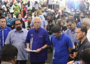 ISMAIL Sabri Yaakob (tengah) hadir pada Karnival Keluarga Malaysia Anak Muda Gegor Bera di Dewan Konvensyen Majlis Daerah Bera, Bera, Pahang. - FOTO/SHAIKH AHMAD RAZIF