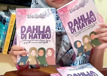 DAHLIA Di Hatiku adalah novel pertama karya Elysh Qistina Mohd. Zaki yang disiapkan dalam tempoh dua minggu ketika PKP 2.0.