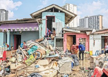 SELEPAS banjir, ramai yang perlu bermula daripada kosong semula dan kemungkinan perlu berhutang.