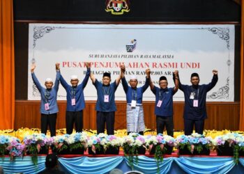 PN menang besar di Perlis dengan menguasai 13 daripada 15 kerusi DUN.- UTUSAN/IZLIZAN OTHMAN