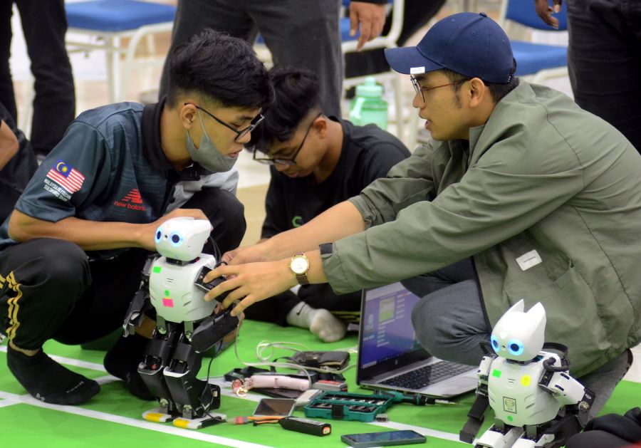 Lebih Sekadar Pertandingan Robotik 3846