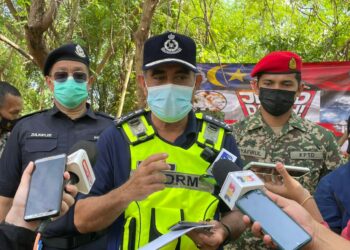 ABDUL MAJID Mohd. Ali ditemui pemberita semasa sidang akhbar Op Jihad Dadah di Krubong, Melaka. - UTUSAN/DIYANATUL ATIQAH ZAKARYA