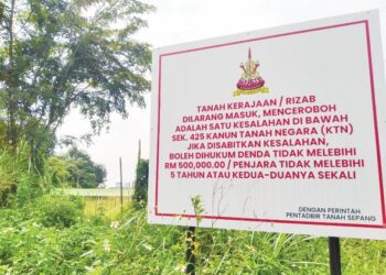 Notis Pentadbir Tanah Sepang memaklumkan larangan pencerobohan tanah kerajaan yang diletakkan 
di pintu masuk salah satu kebun haram di Kampung Sungai Rasau, Batu 8 Pulau Meranti, Puchong.