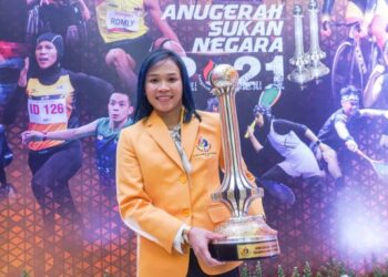 PANDELELA Rinong bersama Anugerah Olahragawati Kebangsaan 2021 . - UTUSAN/SHIDDIEQIIN ZON