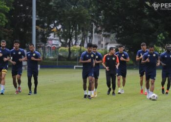 PEMAIN Perak menjalani latihan akhir di Ipoh dalam persiapan menghadapi Melaka. – IHSAN PERAK FC