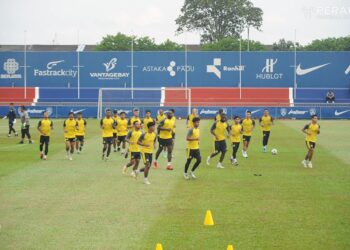 PEMAIN Perak menjalani latihan di Johor semalam dalam persiapan menghadapi JDT malam ini.