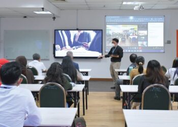 Pelaksanaan HySpace dan HyFlex membolehkan pelajar di dalam kelas dan luar kelas mengikuti pengajian dengan lebih menarik, interaktif, fleksibel dan berkesan.