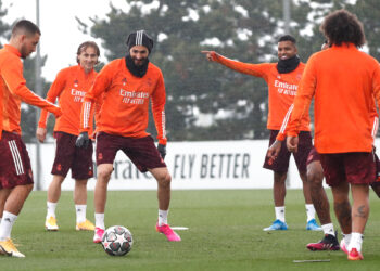 PEMAIN Real Madrid menjalani latihan akhir semalam dalam persiapan menghadapi Chelsea.