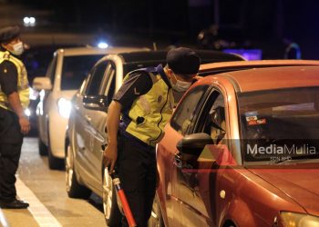 Anggota polis akan melakukan sekatan bagi memastikan orang ramai mematuhi SOP antaranya tidak boleh rentas daerah.