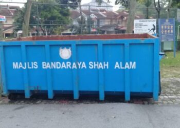 CONTOH tong RORO yang akan ditempatkan di sekitar bandaraya Shah Alam sempena Hari Raya Aidiladha tidak lama lagi. - UTUSAN/ABDUL RAZAK IDRIS