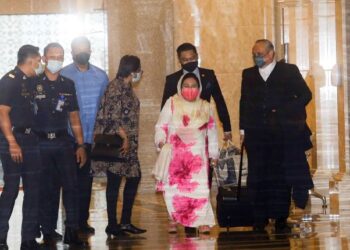 ROSMAH Mansor hadir bagi mendengar keputusan rayuan menggugurkan Gopal Sri Ram sebagai ketua pendakwaan di Mahkamah Rayuan Putrajaya hari ini. - UTUSAN/FAISOL MUSTAFA