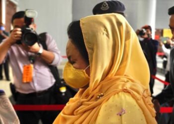 ROSMAH Mansor melalui peguam belanya memohon agar pendengaran keputusannya kes rasuahnya ditangguhkan, bagaimanapun ditolak oleh Hakim Mohamed Zaini.