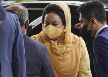 ROSMAH Mansor masih perlu berhadapan dengan Hakim Mahkamah Tinggi, Mohamed Zaini Mazlan dalam kes membabitkan 12 pertuduhan pengubahan wang haram berjumlah RM7,097,750, serta lima pertuduhan gagal menyerahkan penyata pendapatan kepada LHDN. - FOTO/AMIR KHALID