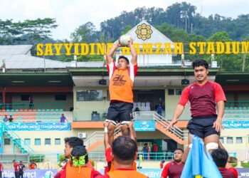 PASUKAN negara menjalani latihan akhir di Stadium Saidina Hamzah, Universiti Antarabangsa Islam Malaysia semalam menjelang perlawanan pertama Kejohanan Ragbi Asia hari ini. – IHSAN AZLEY KASSIM