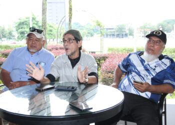 (Dari kiri) A Rahim Hashim, Wan Rosli Wan Mansor dan Zulkifly Hairi Osman dalam sidang akhbar di Ipoh hari ini. - UTUSAN/MUHAMAD NAZREEN SYAH MUSTHAFA