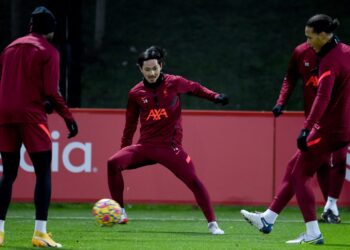 PEMAIN Liverpool menjalani latihan akhir semalam menjelang pertemuan menentang Arsenal hari ini.