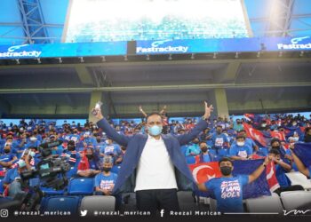 REEZAL Merican Nainal Merican memantau sendiri perjalanan perlawanan JDT menentang Melaka United, Jumaat lalu.