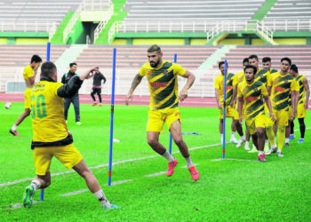 RENAN Alves (tengah) bakal memantapkan kembali benteng pertahanan Kedah menjelang pertemuan dengan KL City di Stadium Darul Aman malam ini.