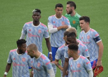 CRISTIANO Ronaldo (dua dari belakang) gagal membantu Manchester United membawa pulang kemenangan menentang Young Boys dalam aksi Liga Juara-Juara di Stadium Wankdorf, Bern pagi tadi. - AFP