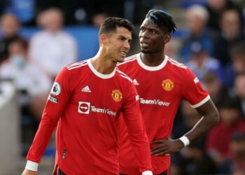 CRISTIANO Ronaldo (kiri) dan Paul Pogba antara pemain yang patut dilepaskan Manchester United jika mahu mencabar kejuaraan musim depan.