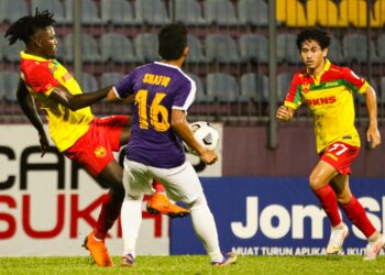 PENYERANG Selangor, Ifedayo Olusegun ketika beraksi menentang UiTM FC dalam aksi Liga Super di Stadium UiTM Shah Alam malam ini. - IHSAN SELANGOR FC