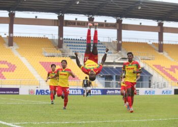 PENYERANG Selangor II, George Attram meraikan jaringannya ketika menentang skuad Projek FAM-MSN di Stadium Bandaraya Petaling Jaya, hari ini. - IHSAN SELANGOR FC