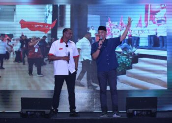 R. RAMANAN dan Altimet ketika Ceramah Mega Paya Jaras di Tapak Pasar Malam Paya Jaras.