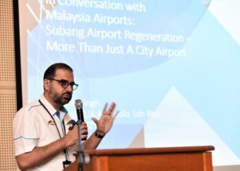 RANDHILL Singh pada sesi In Conversation with Malaysia Airports: Subang Airport Regeneration – More Than Just A City Airport di Ibu Pejabat MAHB di KLIA, Sepang.