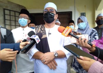 SULAIMAN Md. Ali dalam satu sidang akhbar di Kampung Ayer Merbau, Jasin, Melaka.