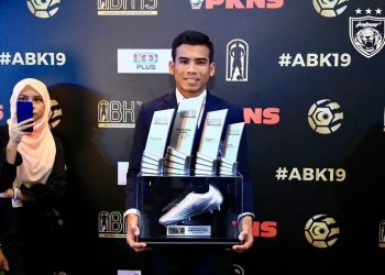 SAFAWI Rasid membolot tiga trofi dalam Anugerah Bola Sepak Kebangsaan 2019.